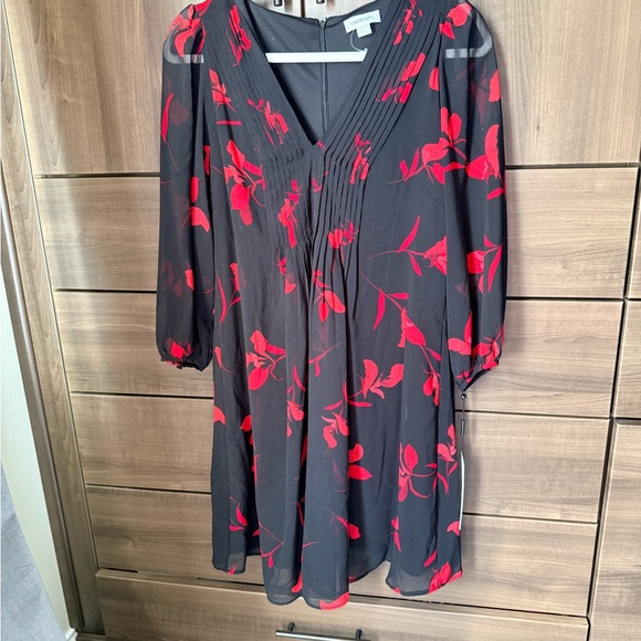NWT Calvin Klein Black Shift Dress with Red Floral Design - Picture 4 of 11
